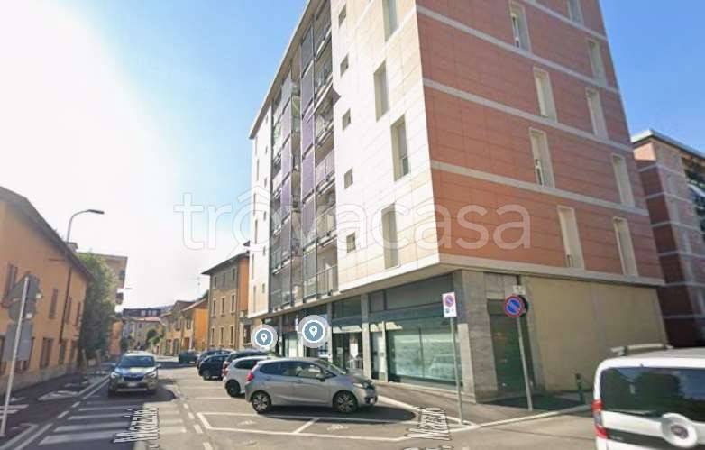 negozio in vendita ad Erba