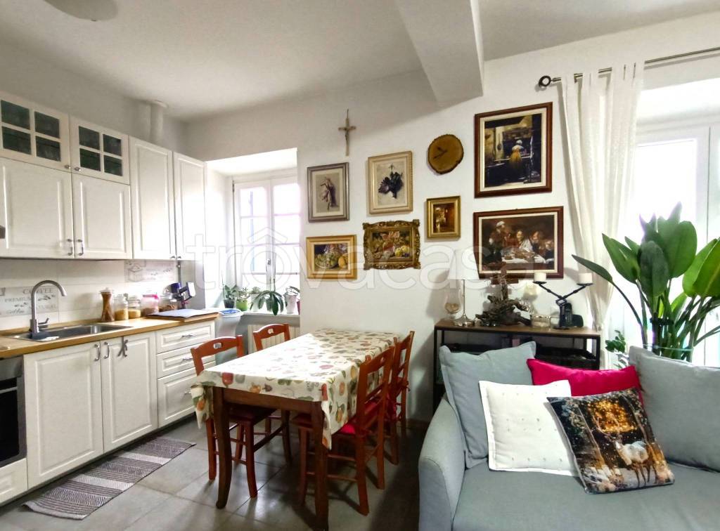 appartamento in vendita ad Erba