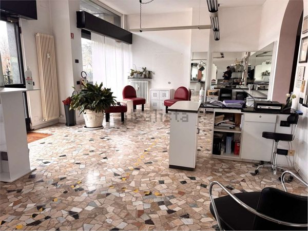 ufficio in vendita ad Erba