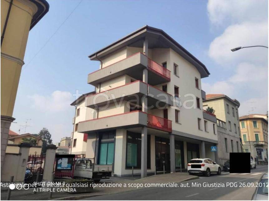 appartamento in vendita ad Erba