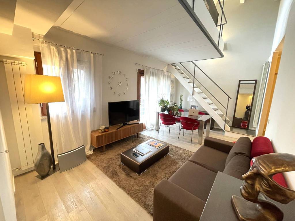 appartamento in vendita ad Erba