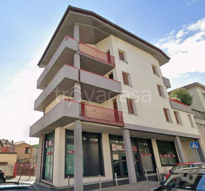 appartamento in vendita ad Erba