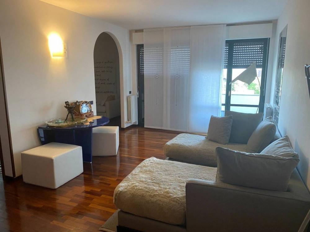 appartamento in vendita ad Erba