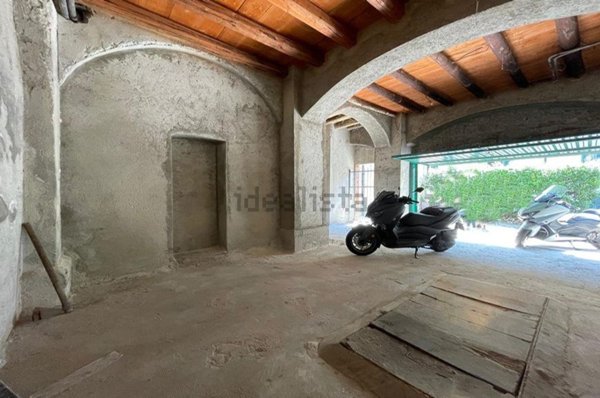 locale di sgombero in vendita ad Erba