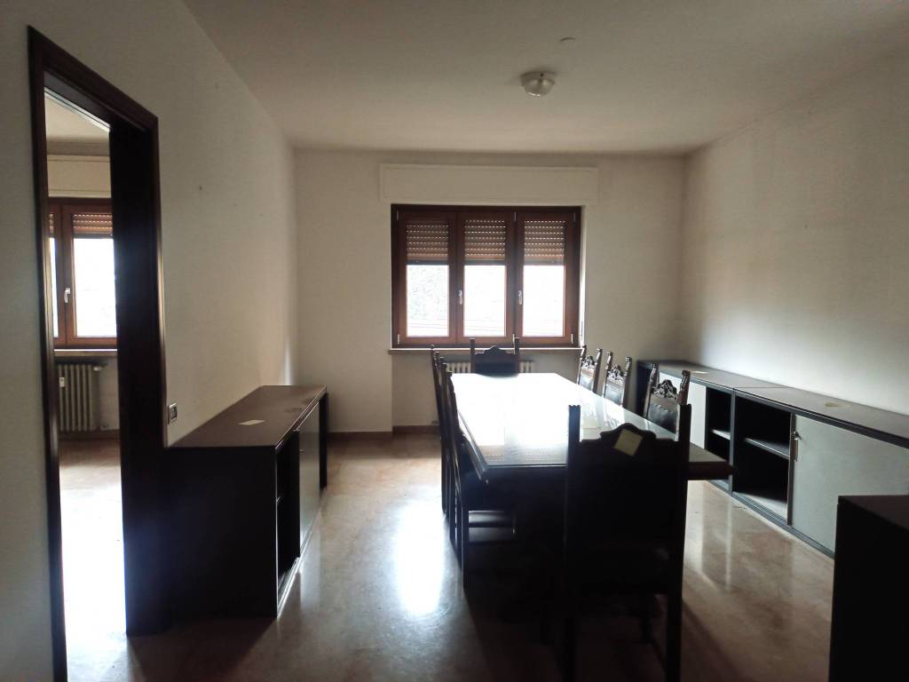 ufficio in vendita ad Erba