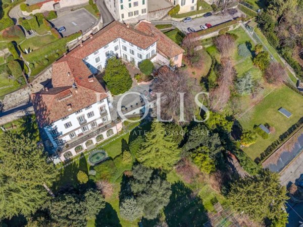 villa in vendita ad Erba
