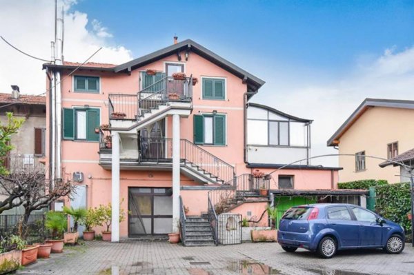 casa indipendente in vendita ad Erba