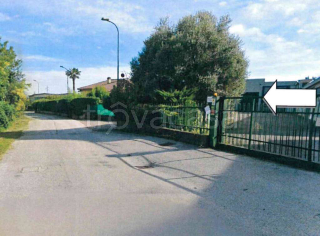 casale in vendita ad Erba