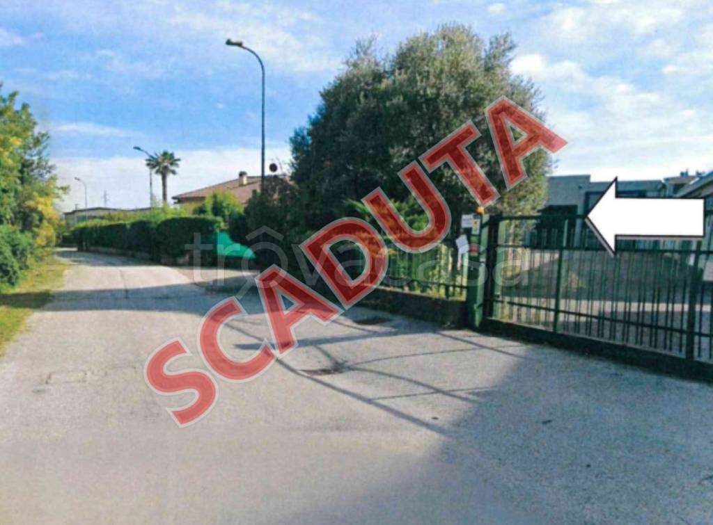 casale in vendita ad Erba