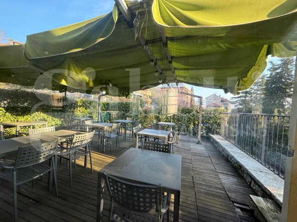 negozio in vendita ad Erba