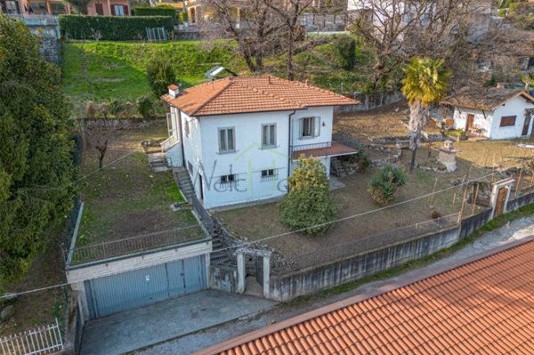 casa indipendente in vendita ad Erba