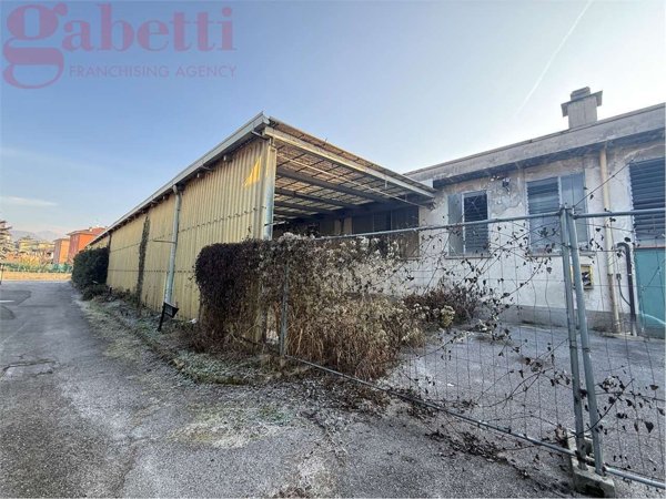 loft in vendita ad Erba