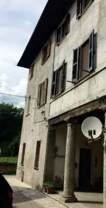 appartamento in vendita ad Erba