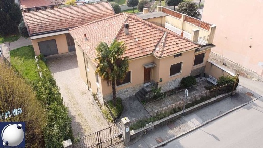 casa indipendente in vendita ad Erba