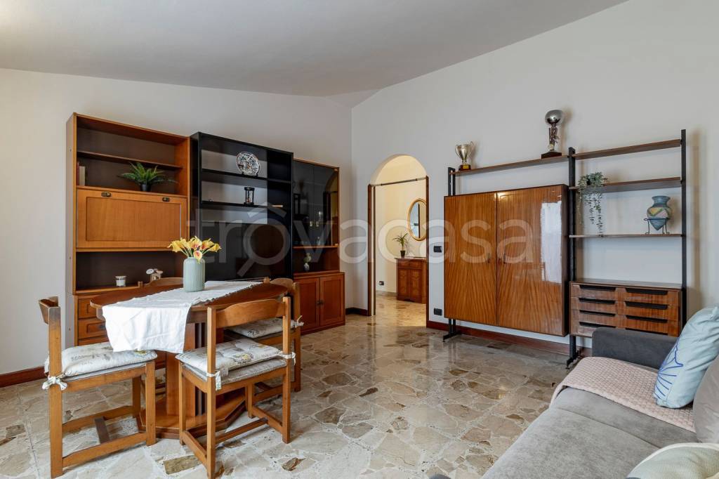 appartamento in vendita ad Erba