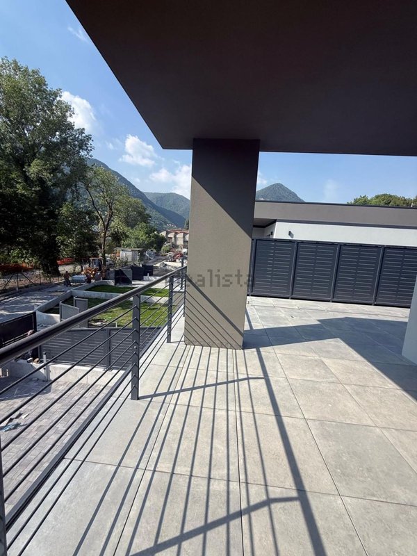 casa indipendente in vendita ad Erba