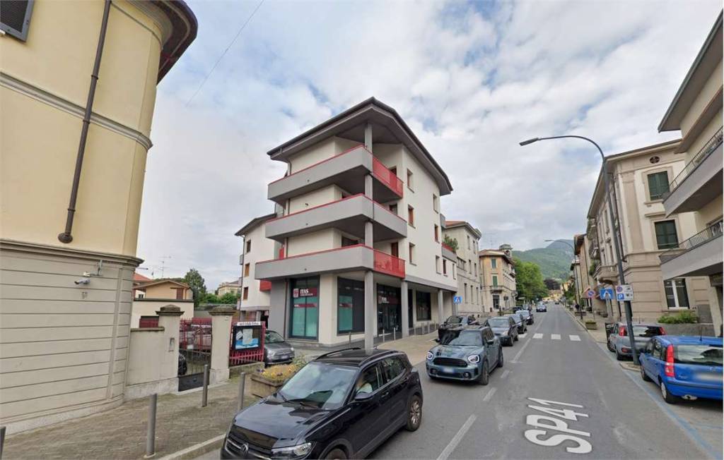 appartamento in vendita ad Erba