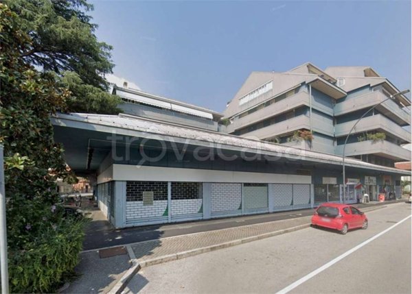 appartamento in vendita ad Erba