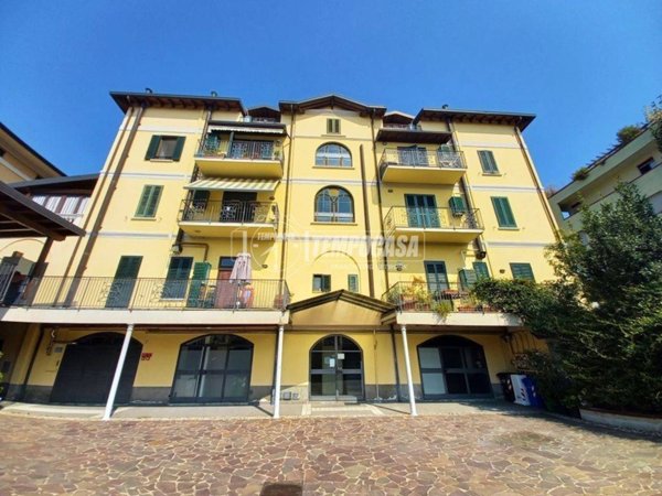 negozio in vendita ad Erba