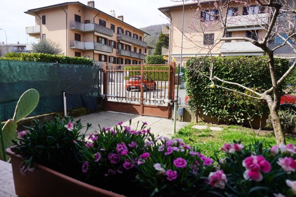 casa indipendente in vendita ad Erba