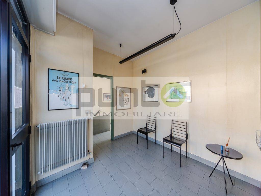 negozio in vendita ad Erba