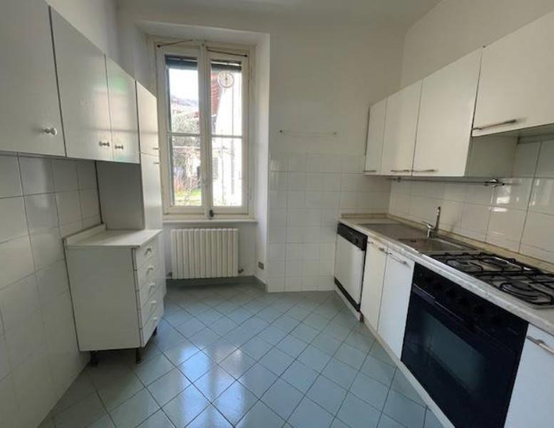 appartamento in vendita ad Erba