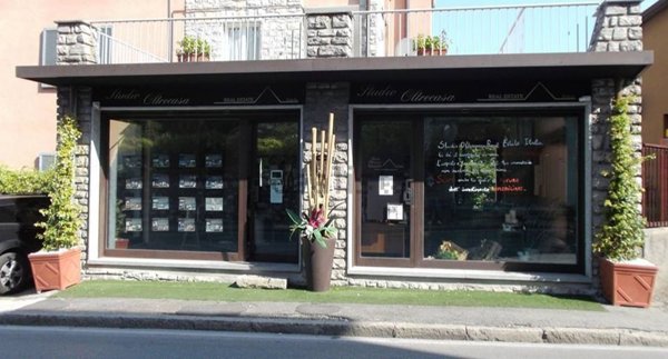 casa indipendente in vendita ad Erba