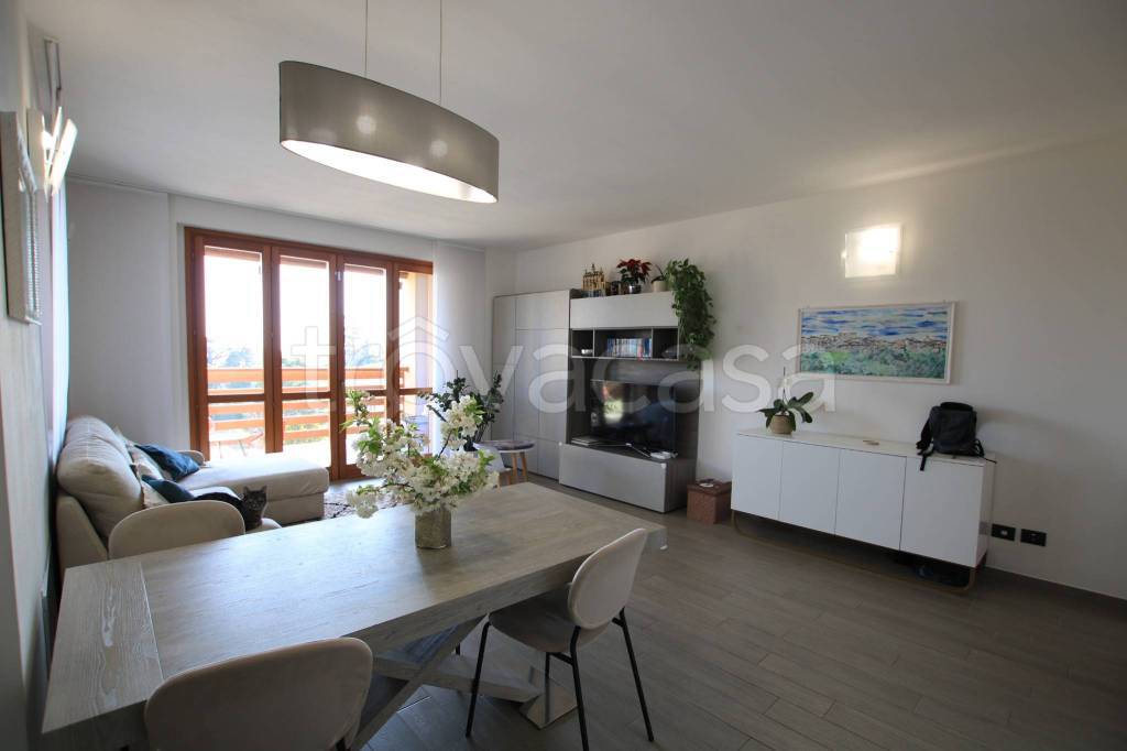 appartamento in vendita ad Erba