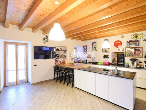 appartamento in vendita ad Erba