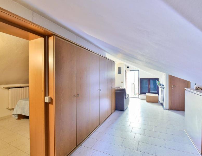 casa indipendente in vendita ad Erba