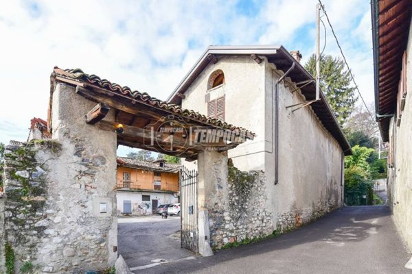 appartamento in vendita ad Erba