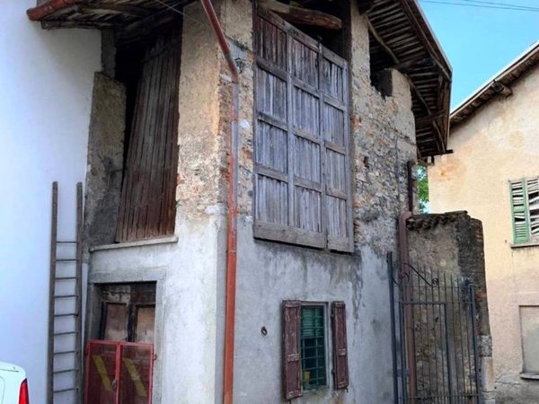 casa indipendente in vendita ad Erba