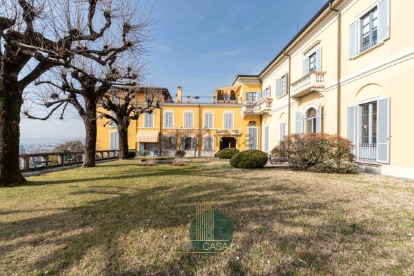 appartamento in vendita ad Erba