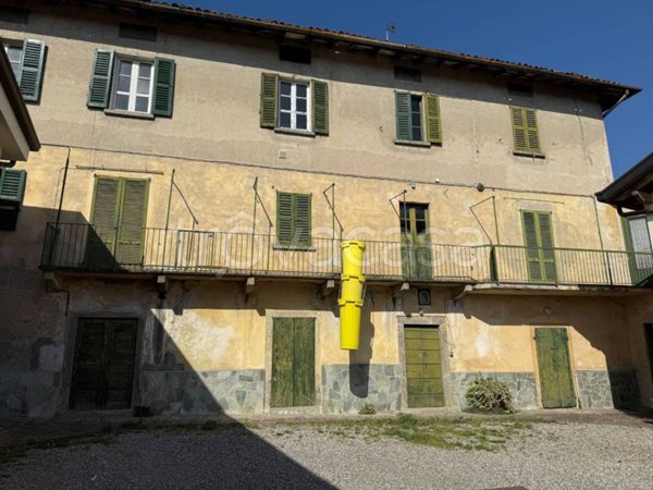 casa indipendente in vendita ad Erba