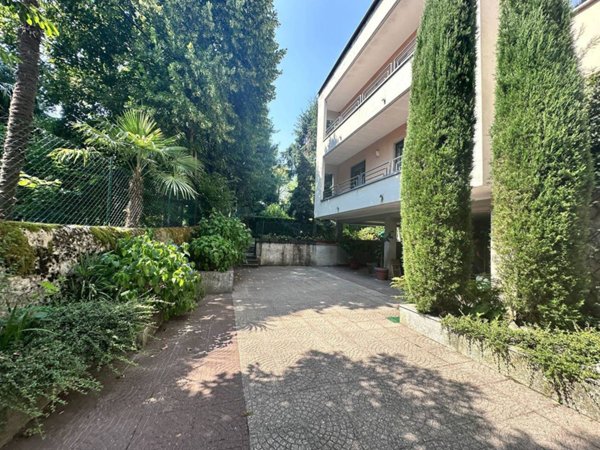 appartamento in vendita ad Erba