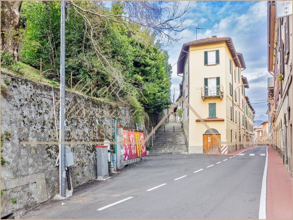 appartamento in vendita ad Erba