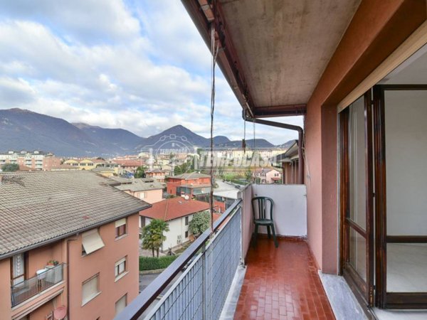 appartamento in vendita ad Erba