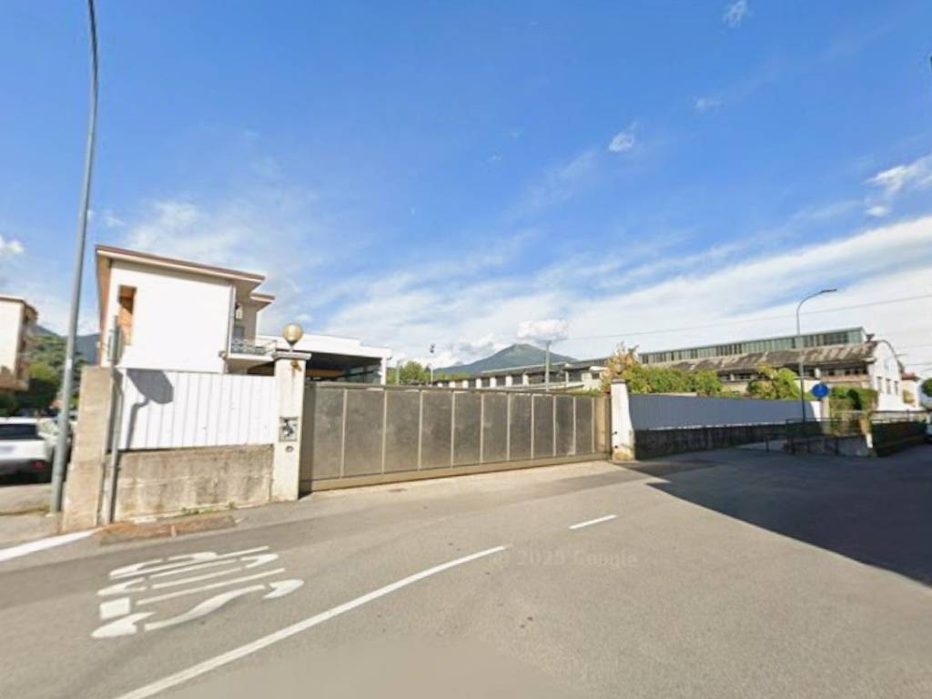 terreno edificabile in vendita ad Erba