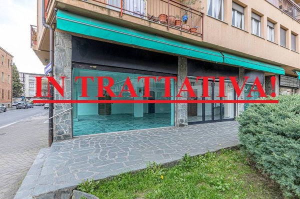 negozio in vendita ad Erba