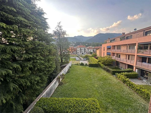 appartamento in vendita ad Erba