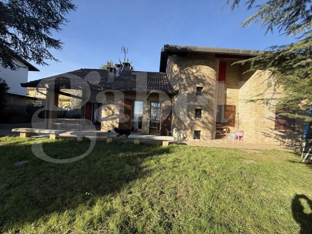 casa indipendente in vendita ad Erba