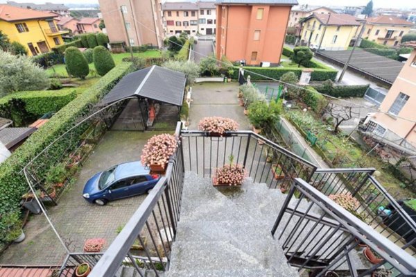 casa indipendente in vendita ad Erba