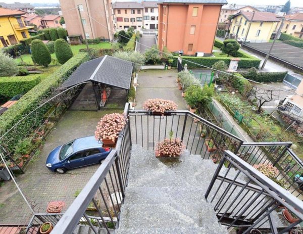 casa indipendente in vendita ad Erba