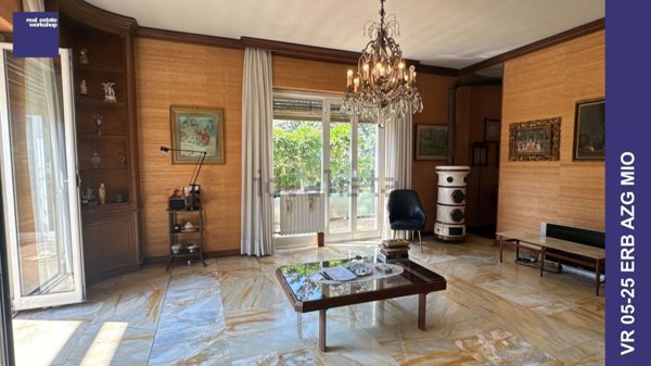 casa indipendente in vendita ad Erba