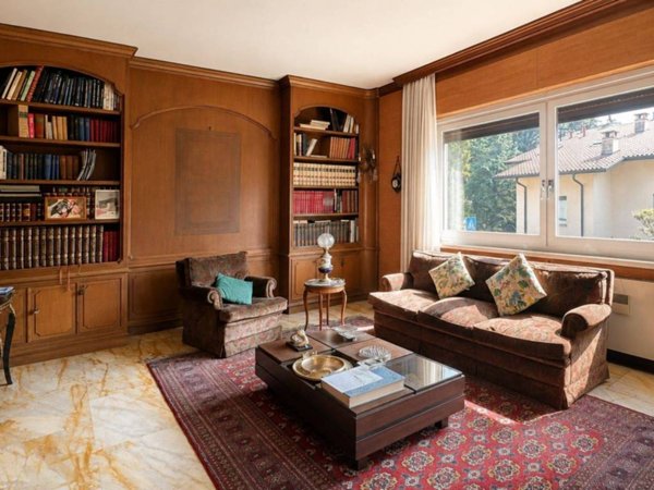 casa indipendente in vendita ad Erba