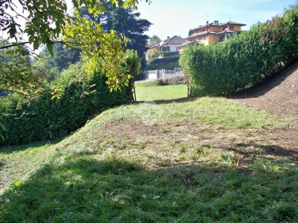 terreno edificabile in vendita ad Erba