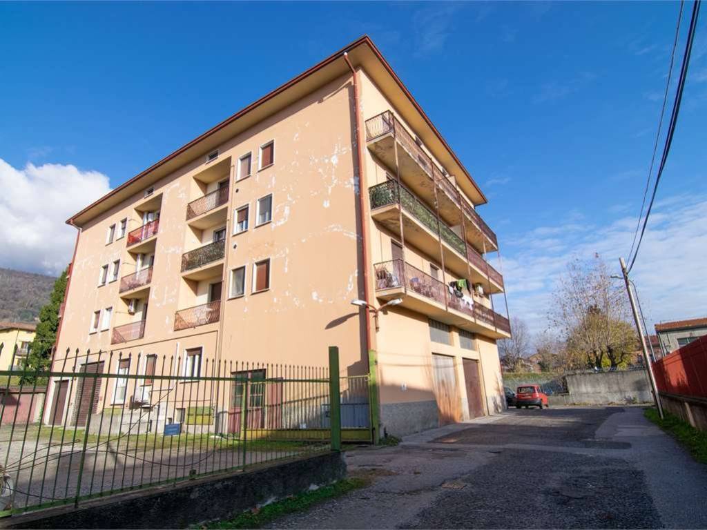 appartamento in vendita ad Erba