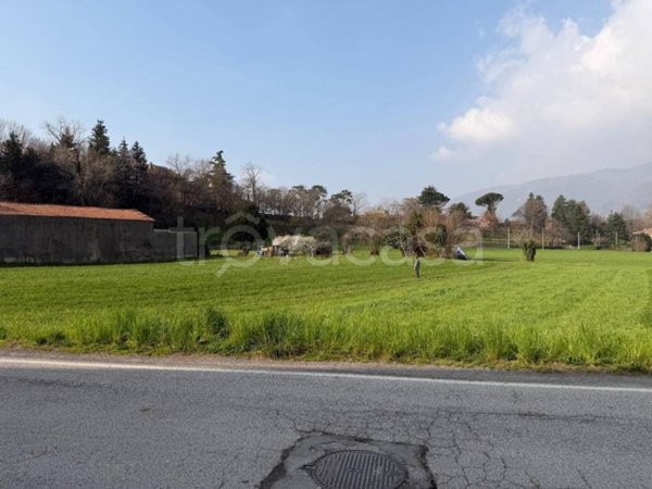 casa indipendente in vendita ad Erba