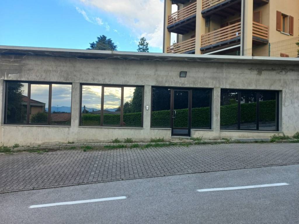 ufficio in vendita ad Erba