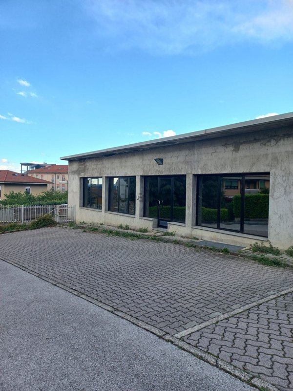 ufficio in vendita ad Erba